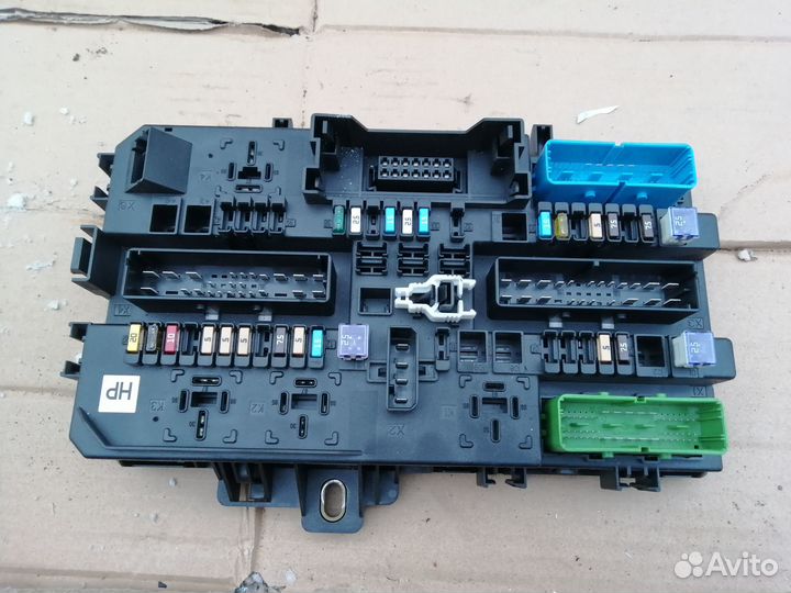 Блок предохранителей салона Opel Astra H Zafira B