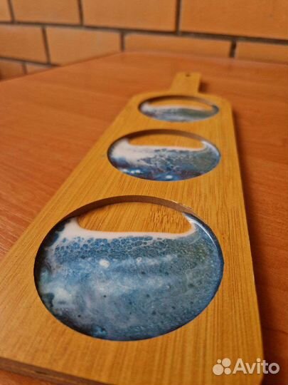 Доска для сервировки с эпоксидной смолой