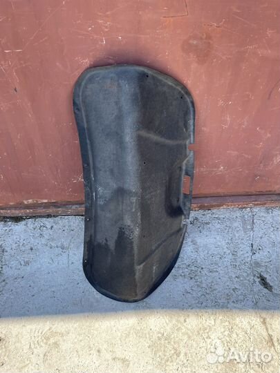 Обшивка крышка багажника Ford focus 2