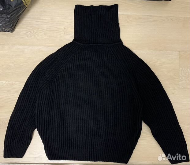 Свитер вязаный женский