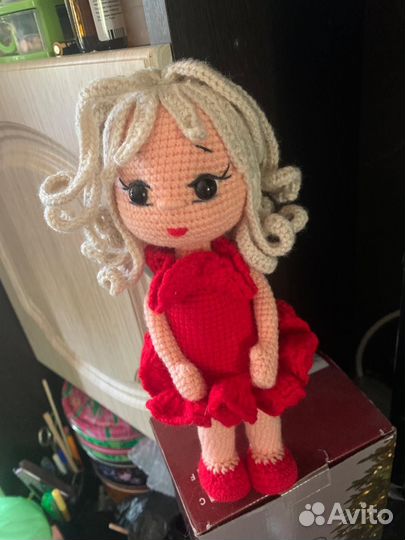 Вязаная кукла ручной работы