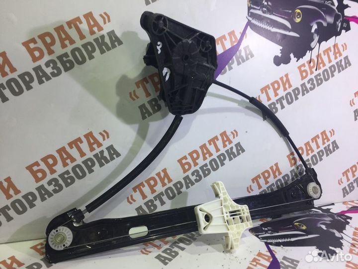 Шкода Стеклоподъемник задний правый (механический)