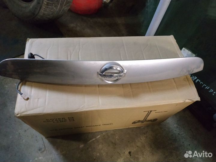 Накладка крышки багаж.Nissan Juke