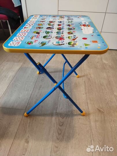 Детский столик с азбукой
