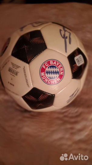 Футбольный мяч Adidas с автографами команды Buyern