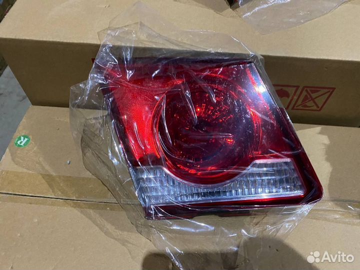 Фонарь задний левый внутренний chevrolet cruze