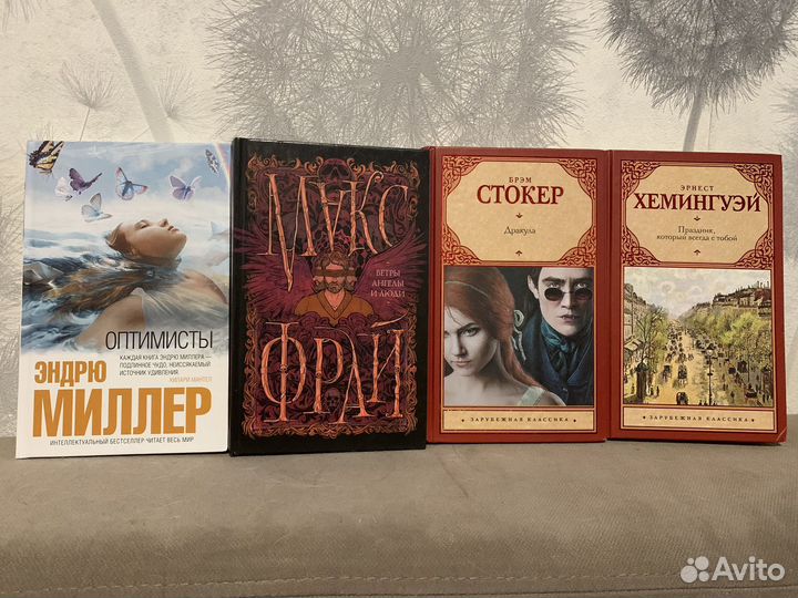 Книги много