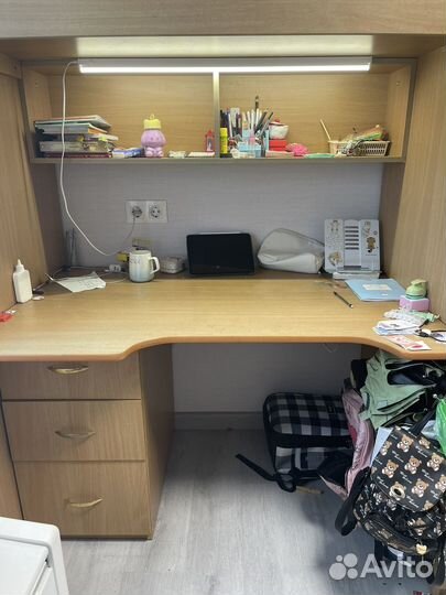 Двухъярусная кровать со шкафом и столом