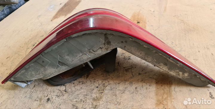 Правый фонарь Mercedes W220 с трещиной