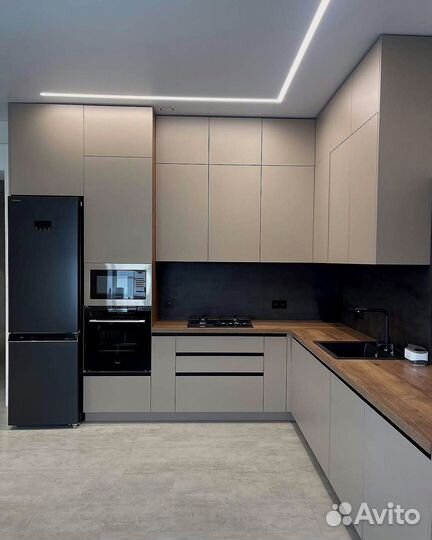 Угловой кухонный гарнитур