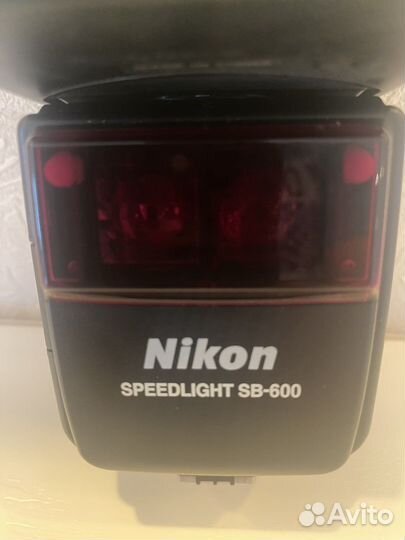 Вспышка камеры Nikon SB-600