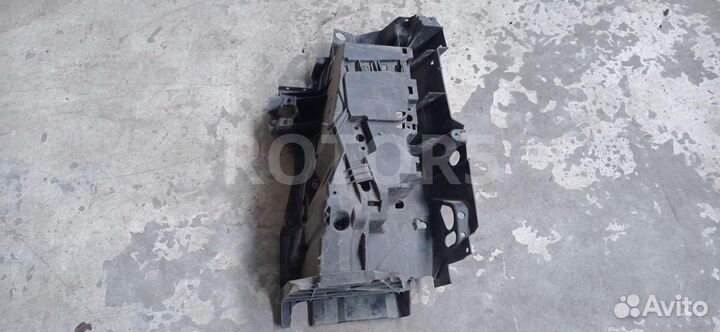 Кронштейн крепления фары правый Volvo FH 3 2013