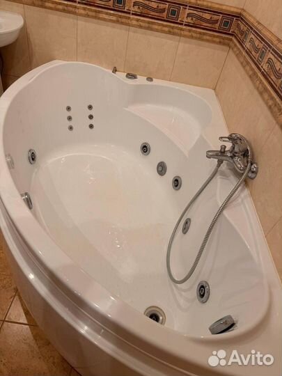 Ванная угловая джакузи