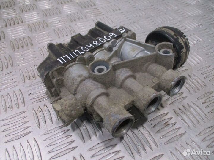 Кран уровня пола главный Iveco 41211013