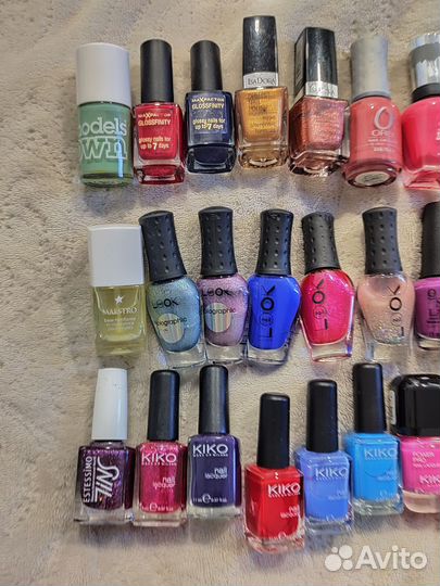 Коробка с лаками для ногтей 56шт