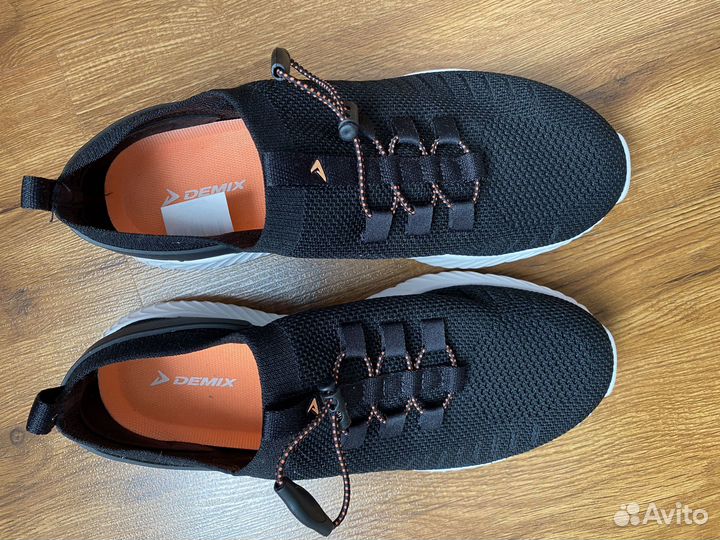 Кроссовки demix женские