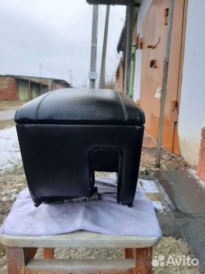 Подлокотник