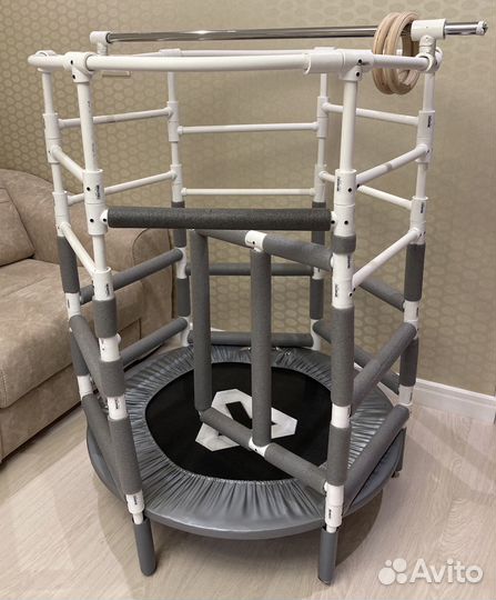 Батут для ребенка с каркасом и турником