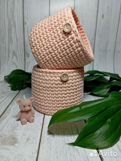 Вязанная корзинка из трикотажной пряжи