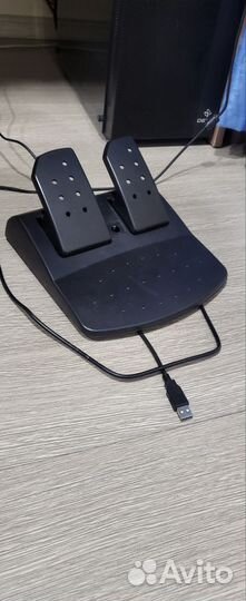 Игровой руль с педалями