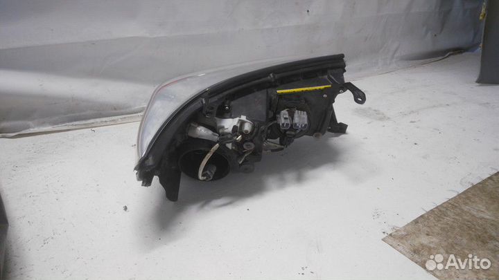 Фара левая Land Cruiser (200) 2008