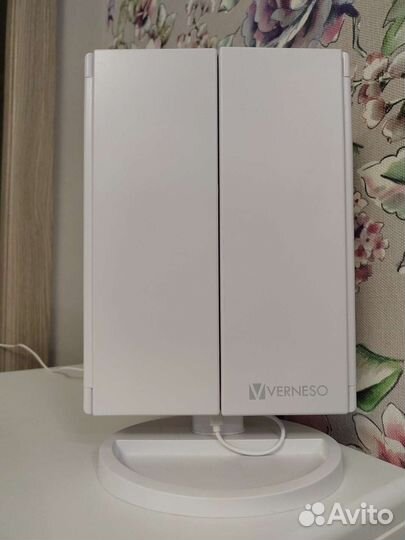 Зеркало с подсветкой настольное