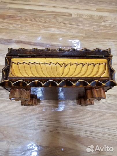 Деревянная шкатулка
