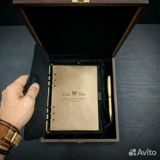 Подарочный набор. Золотая ручка + ежедневник