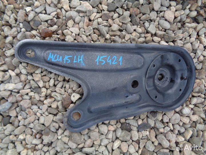 Кронштейн балки двигателя левый Toyota Harrier