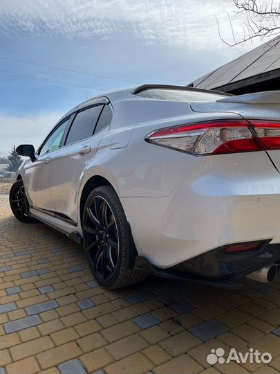 Накладки заднего бампера Toyota Camry V70/75 2018+