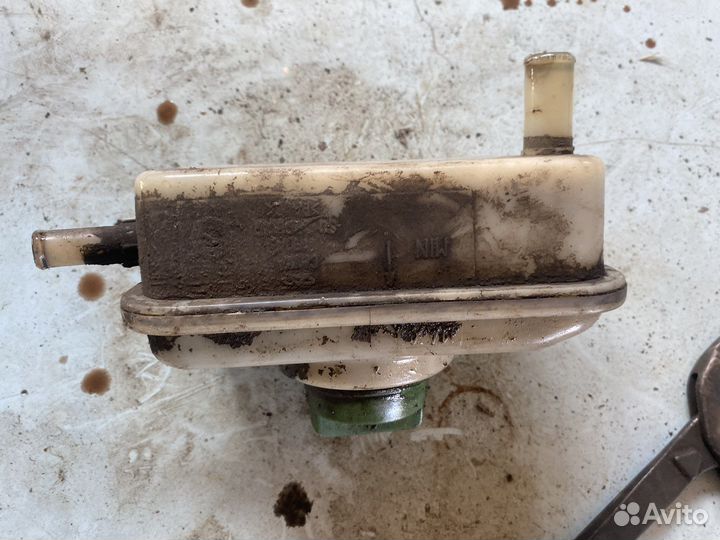 Бачок гур chery qq