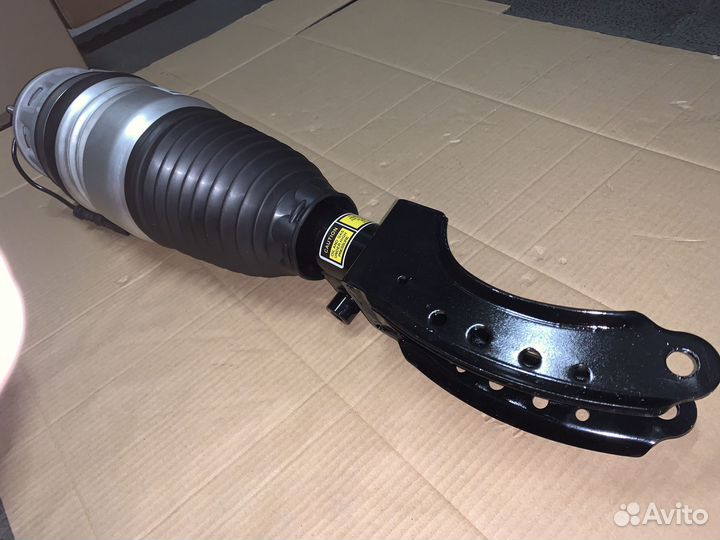 Пневмостойка передняя правая VW Touareg II 7P NF