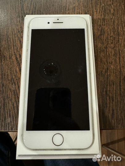 iPhone 8, 64 ГБ