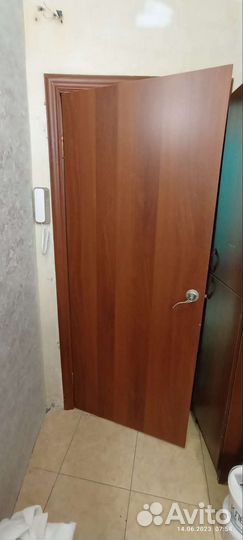 Продам деревянную дверь