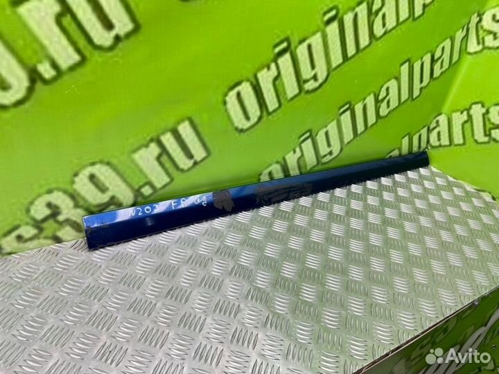 Молдинг двери передний правый Mercedes-Benz