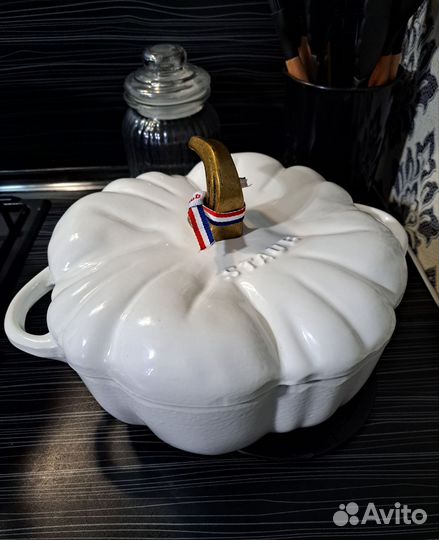 Кастрюля чугунная