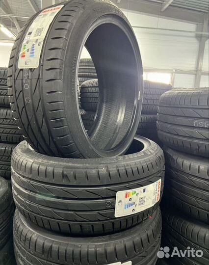 Maxxis Victra Sport VS-5 SUV 265/40 R21 105