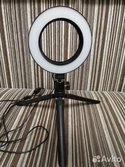 Настольная светодиодная кольцевая лампа