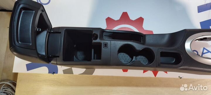 Центральная консоль подлокотник Nissan Qashqai J10