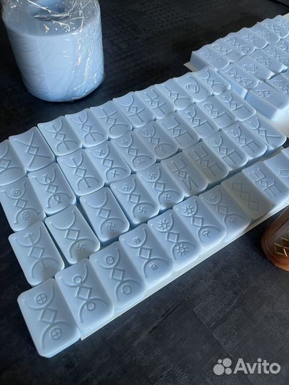 Молд с русскими рунами