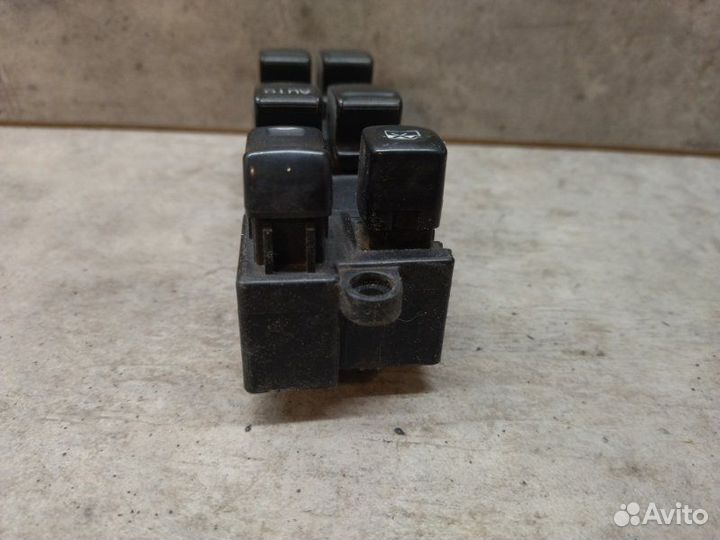 Блок управления стеклоподъемниками передний правый