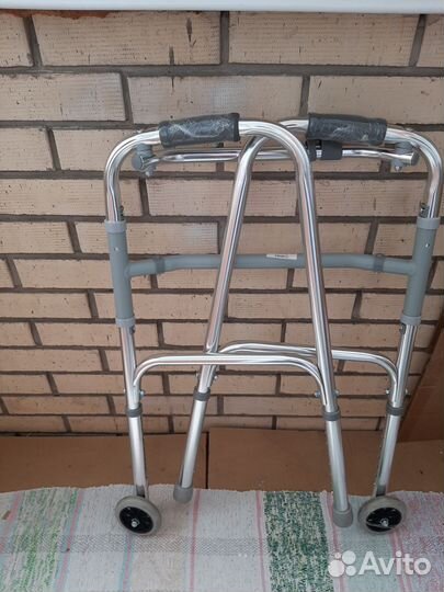 Ходунки для взрослых шагающие