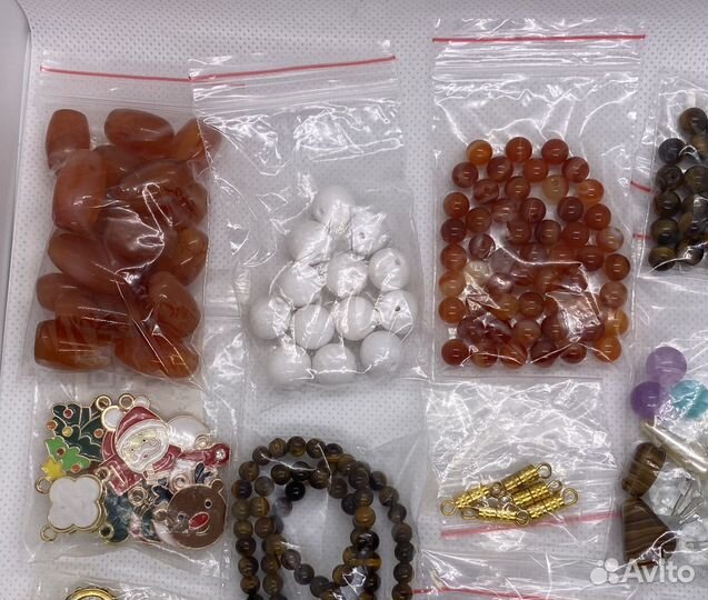 Для рукоделия и творчества.Бусины,замочки