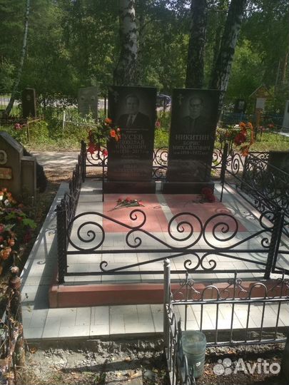 Памятники, плиты, венки, ограды