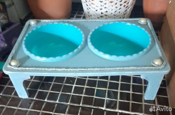 Поставка с масками для кормления домашних питомцев