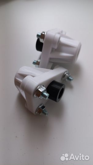 Втулки, треугольники трапеции Mitsubishi carisma