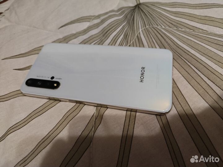 Телефон Honor 20