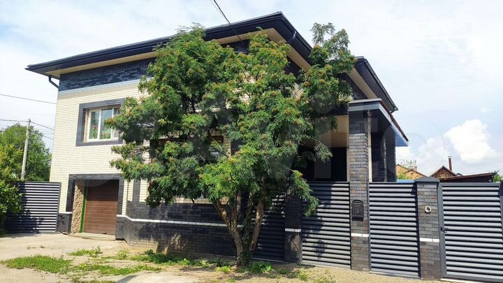 Дом 279,9 м² на участке 8,3 сот.