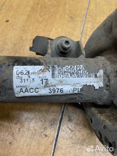 Стойка подвески передняя правая Opel Astra J