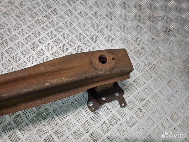 Усилитель бампера Volkswagen Touran